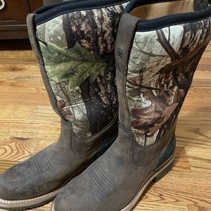 Men’s Ariat InternationalHybrid All Weather Waterproof Steel Toe Boot